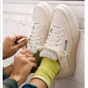 *Sold* Women’s Reebok club c sneakers